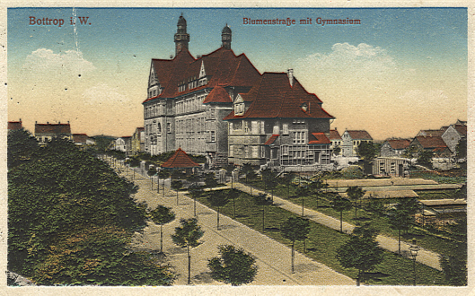 AKGymnasium1918.jpg (199407 Byte)