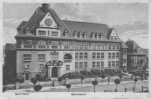 AKGymnasium1923.jpg (116321 Byte)